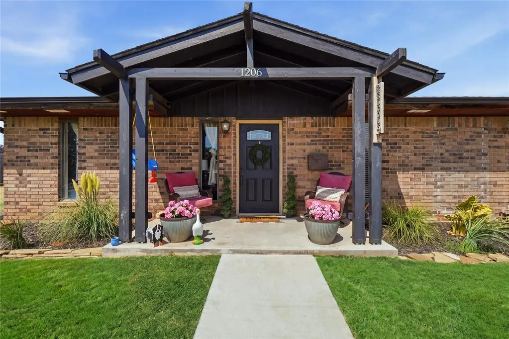 Photo 2 — 1206 N Market Street, Cordell, OK 73632