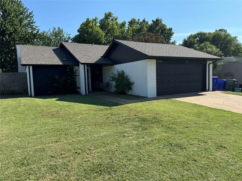 Photo 2 — 2120 Bois De Arc Circle, Norman, OK 73071