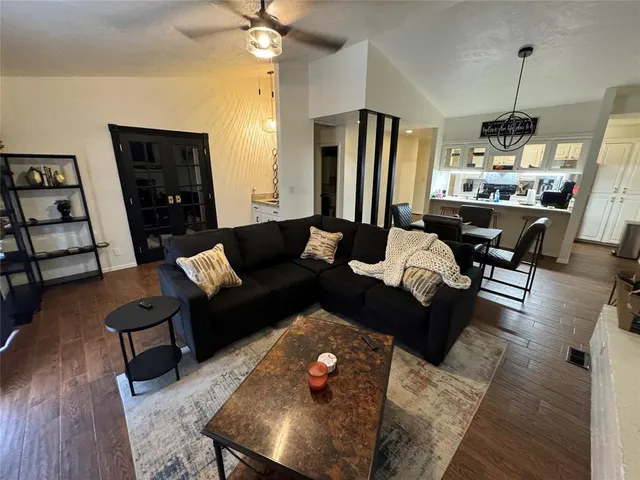 Photo 5 — 2120 Bois De Arc Circle, Norman, OK 73071
