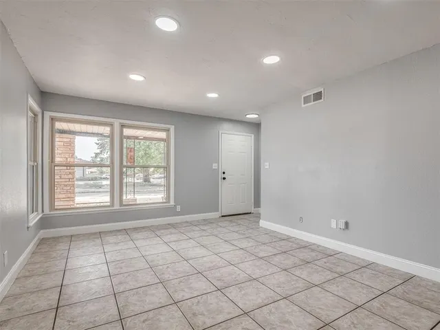 Photo 4 — 657 E Frolich Drive, Midwest City, OK 73110