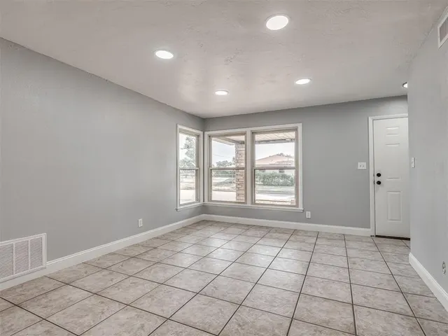 Photo 7 — 657 E Frolich Drive, Midwest City, OK 73110
