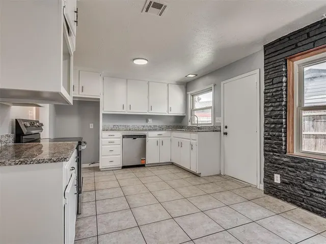 Photo 8 — 657 E Frolich Drive, Midwest City, OK 73110
