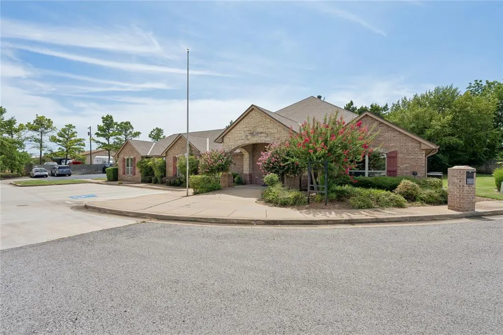 Front exterior — 2933 S Bryant Avenue, Edmond, OK 73013