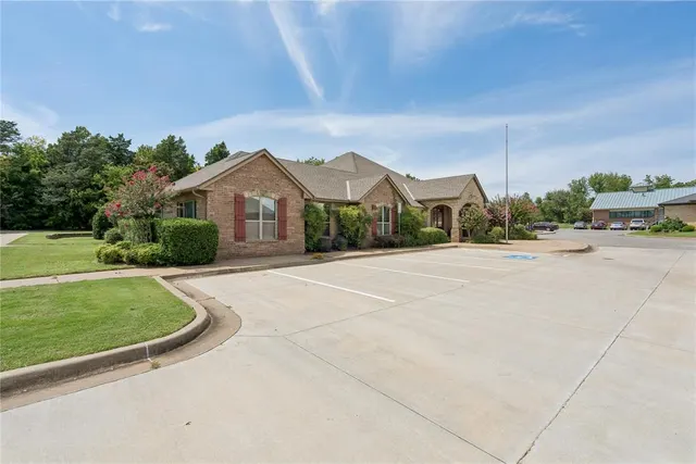 Photo 2 — 2933 S Bryant Avenue, Edmond, OK 73013