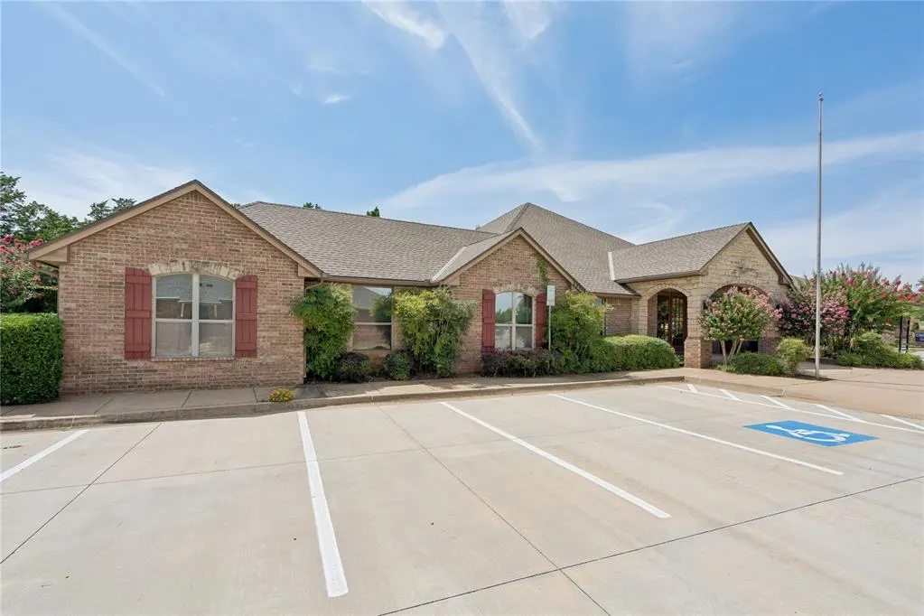 Photo 3 — 2933 S Bryant Avenue, Edmond, OK 73013