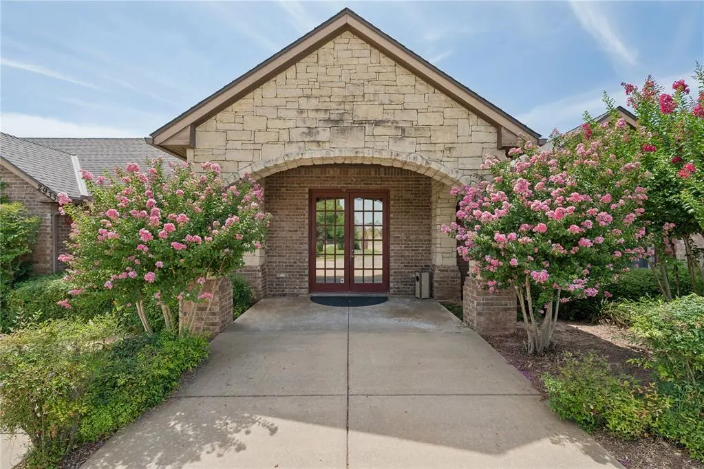 Photo 5 — 2933 S Bryant Avenue, Edmond, OK 73013