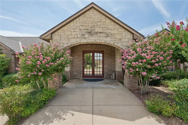 Photo 5 — 2933 S Bryant Avenue, Edmond, OK 73013