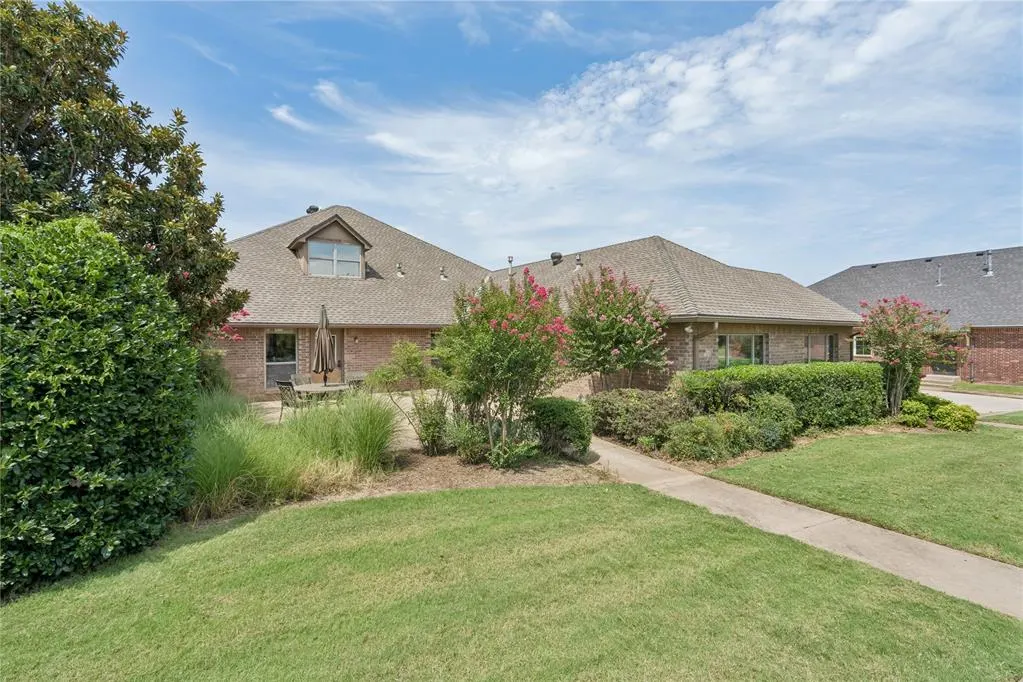 Photo 7 — 2933 S Bryant Avenue, Edmond, OK 73013