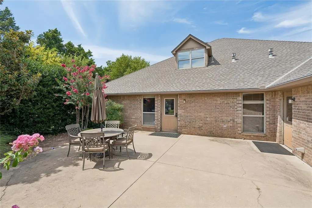 Photo 8 — 2933 S Bryant Avenue, Edmond, OK 73013