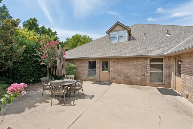 Photo 8 — 2933 S Bryant Avenue, Edmond, OK 73013