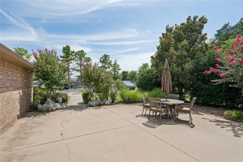 Photo 9 — 2933 S Bryant Avenue, Edmond, OK 73013