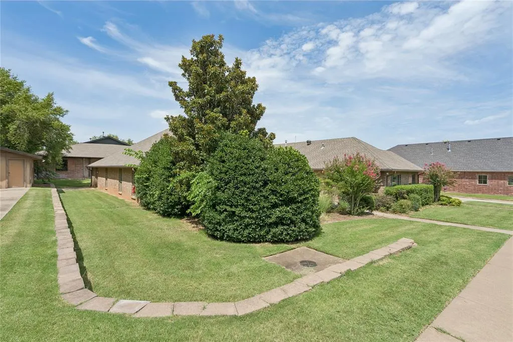 Photo 11 — 2933 S Bryant Avenue, Edmond, OK 73013