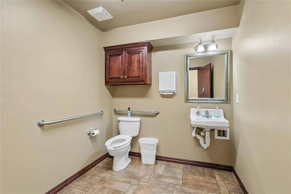 Photo 16 — 2933 S Bryant Avenue, Edmond, OK 73013