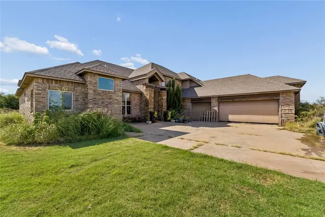 Photo 2 — 20897 Highlander Ridge Drive, Edmond, OK 73012
