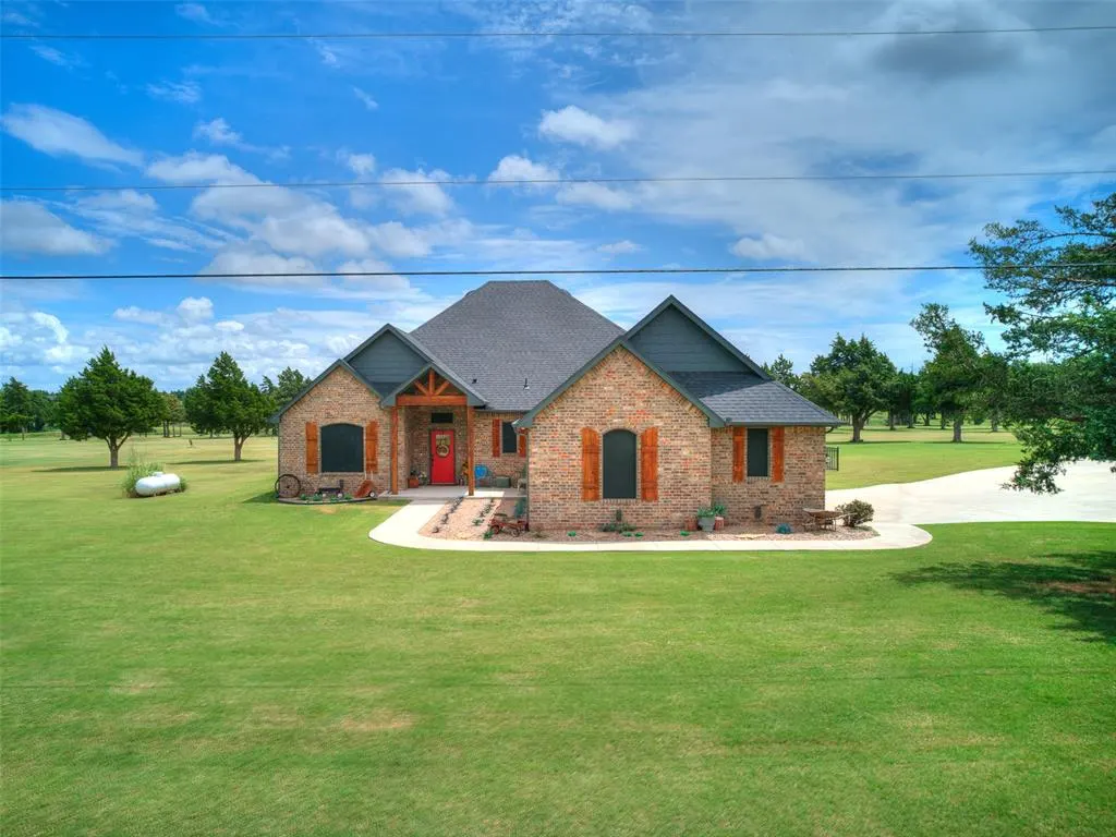 Front exterior — 2040 S MAY Avenue, Guthrie, OK 73044