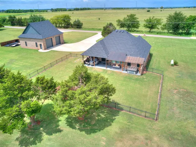 Photo 4 — 2040 S MAY Avenue, Guthrie, OK 73044