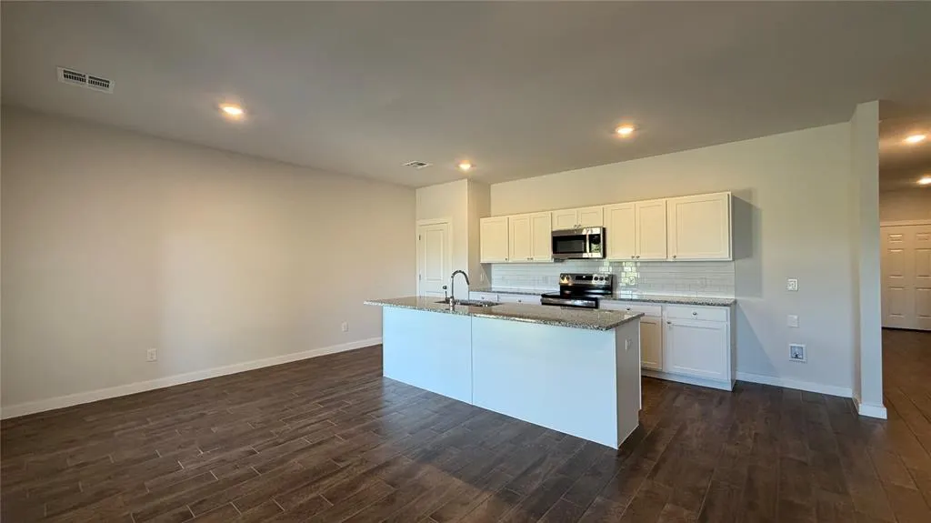 Photo 2 — 16409 April Drive, Newalla, OK 74857