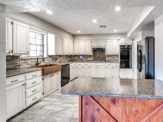 Photo 3 — 245 E Riddle Road, Chickasha, OK 73018