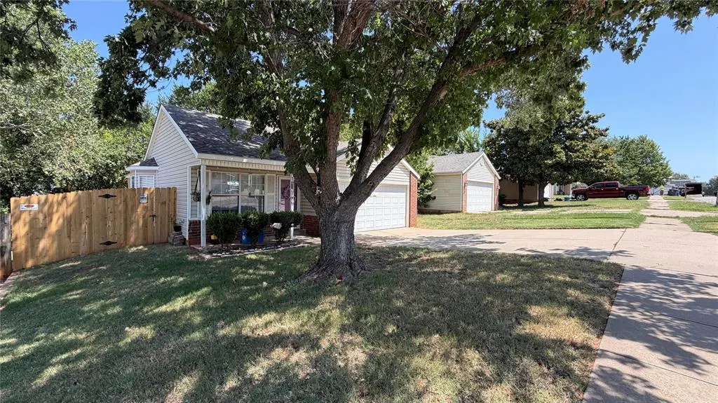 Photo 3 — 1117 Cedarcrest Street, Norman, OK 73071