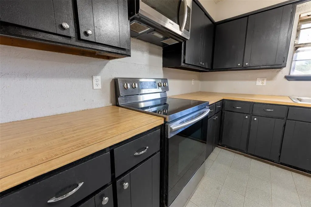 Photo 9 — 304 Jarman Circle, McLoud, OK 74851