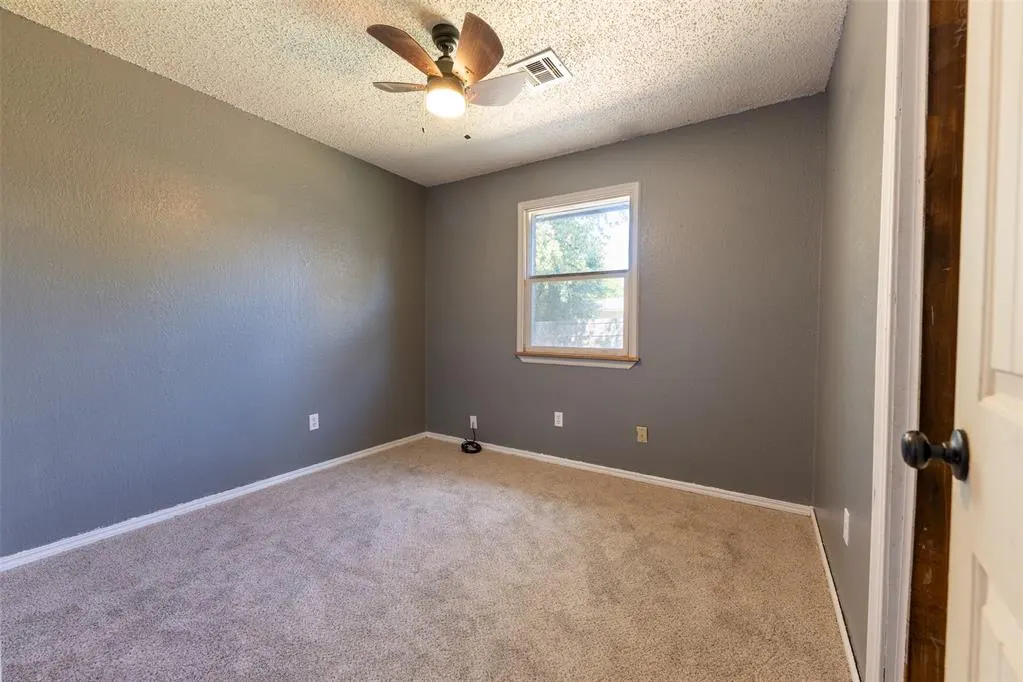 Photo 13 — 304 Jarman Circle, McLoud, OK 74851