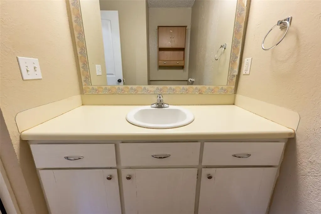 Photo 17 — 304 Jarman Circle, McLoud, OK 74851