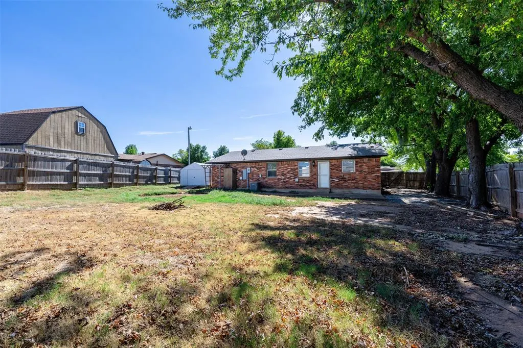 Photo 22 — 304 Jarman Circle, McLoud, OK 74851