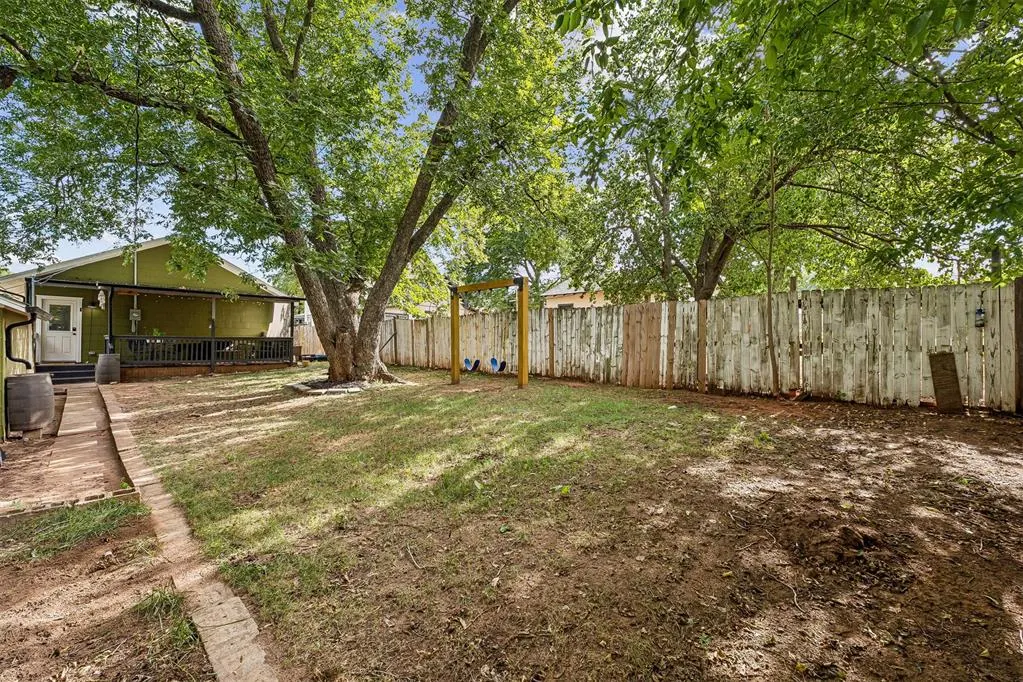 Photo 10 — 1612 W Harrison Avenue, Guthrie, OK 73044
