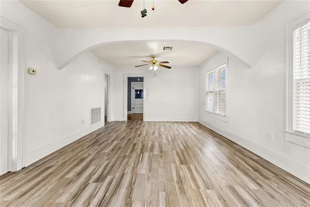 Photo 5 — 322 S 13th Street, Clinton, OK 73601