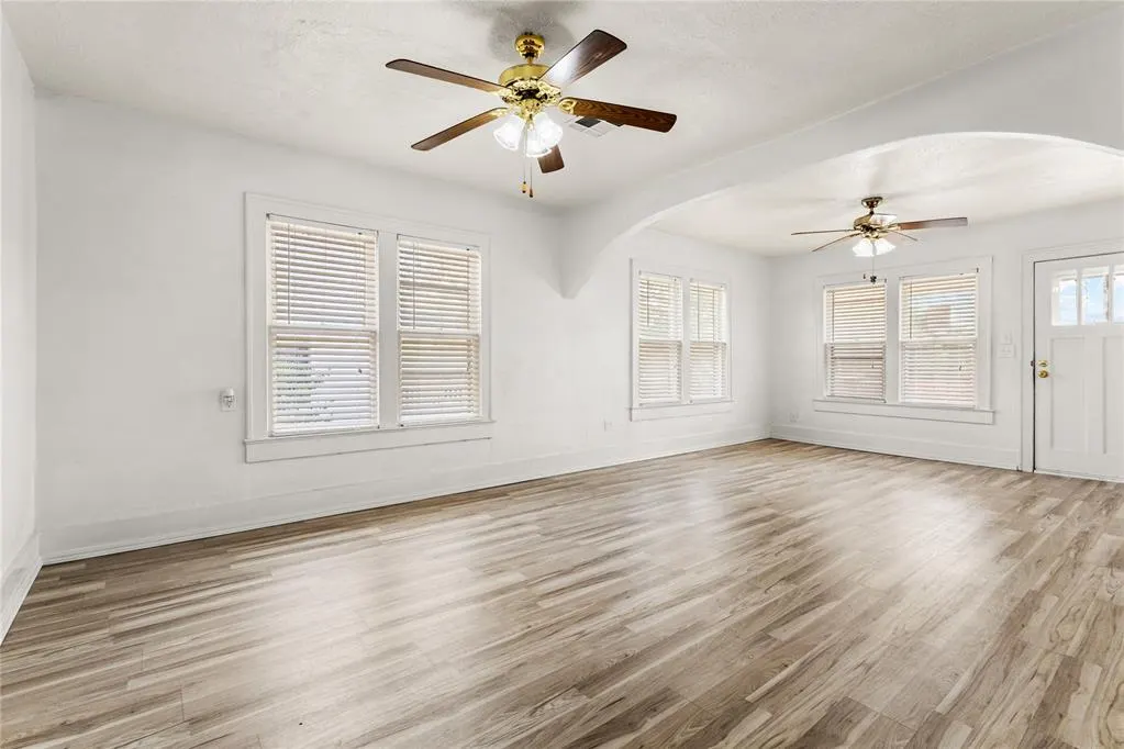 Photo 7 — 322 S 13th Street, Clinton, OK 73601