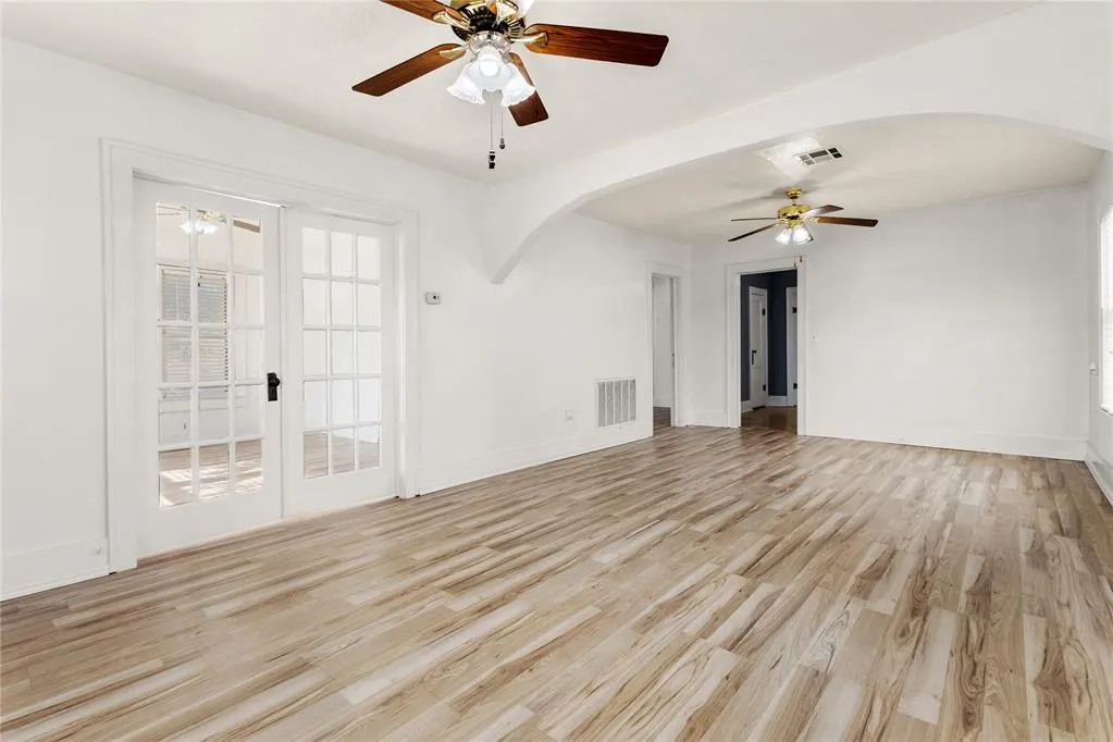 Photo 8 — 322 S 13th Street, Clinton, OK 73601