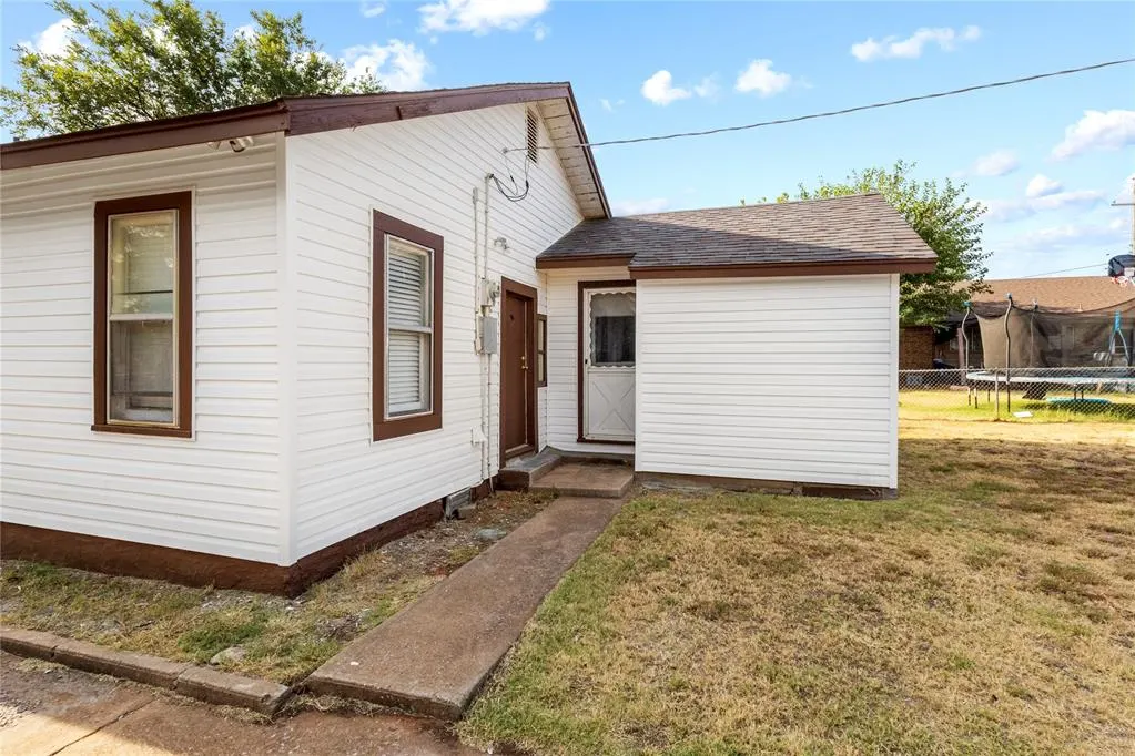 Photo 25 — 322 S 13th Street, Clinton, OK 73601