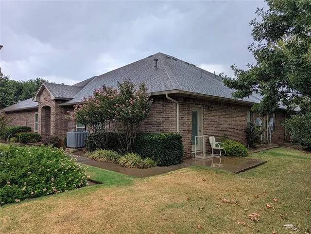 Photo 2 — 1912 NW 159th Place, Edmond, OK 73013