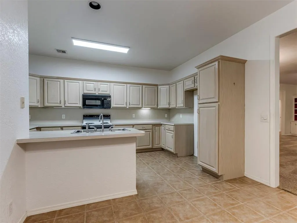 Photo 13 — 1912 NW 159th Place, Edmond, OK 73013