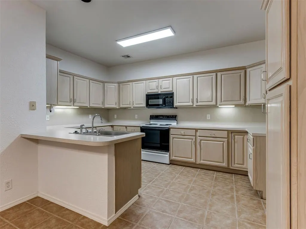 Photo 14 — 1912 NW 159th Place, Edmond, OK 73013