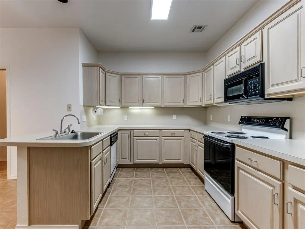 Photo 15 — 1912 NW 159th Place, Edmond, OK 73013