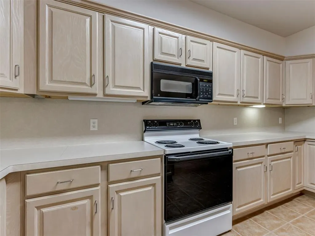 Photo 17 — 1912 NW 159th Place, Edmond, OK 73013