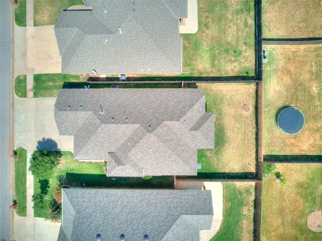 Photo 2 — 18228 Bridlington Drive, Edmond, OK 73012