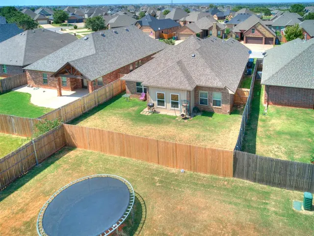 Photo 4 — 18228 Bridlington Drive, Edmond, OK 73012