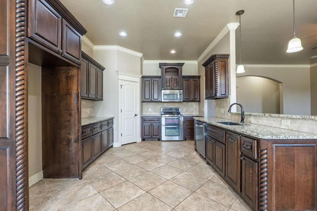 Photo 14 — 19033 Meadows Crossing Drive, Edmond, OK 73012