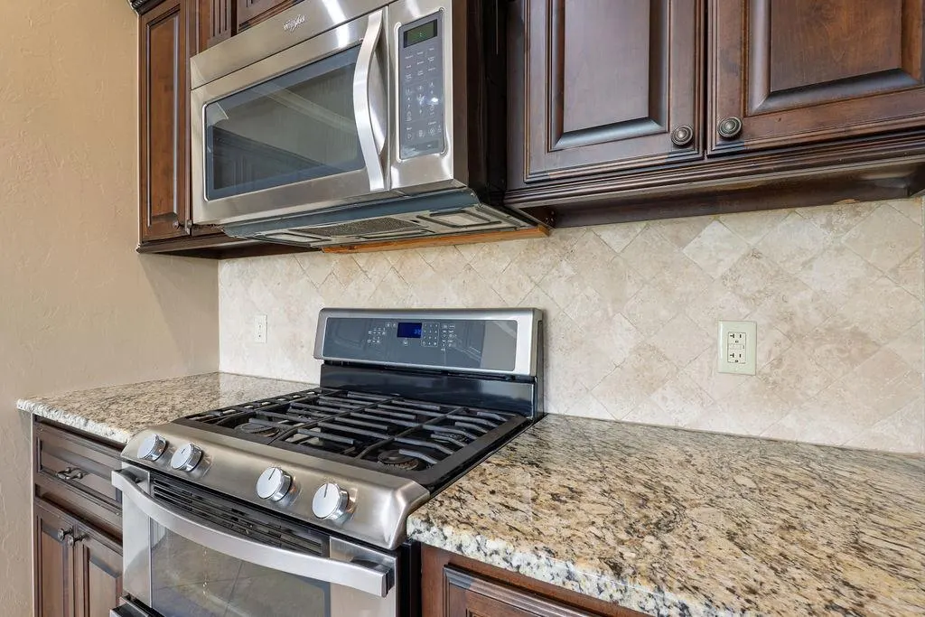 Photo 15 — 19033 Meadows Crossing Drive, Edmond, OK 73012