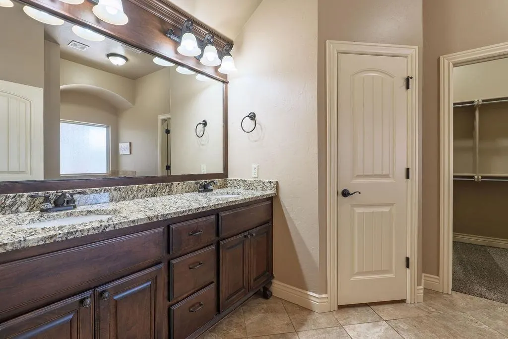 Photo 22 — 19033 Meadows Crossing Drive, Edmond, OK 73012