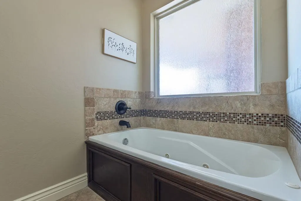 Photo 25 — 19033 Meadows Crossing Drive, Edmond, OK 73012