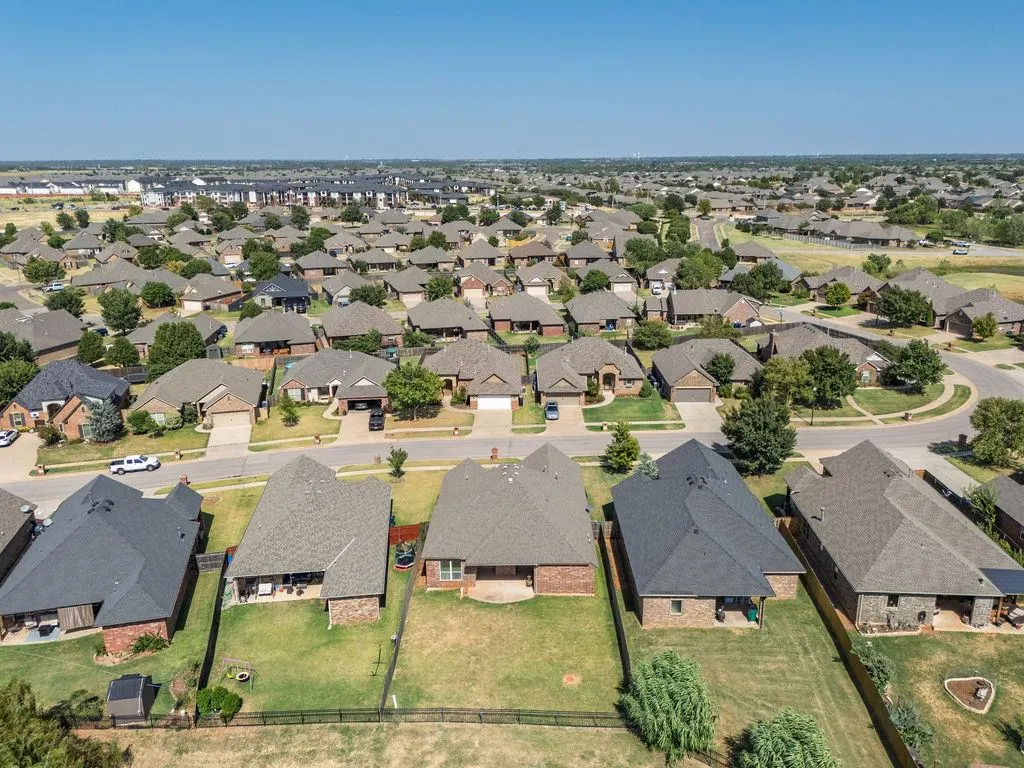 Photo 36 — 19033 Meadows Crossing Drive, Edmond, OK 73012