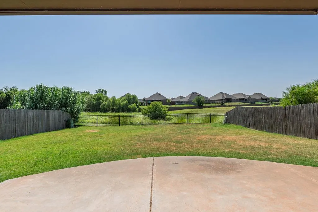 Photo 37 — 19033 Meadows Crossing Drive, Edmond, OK 73012