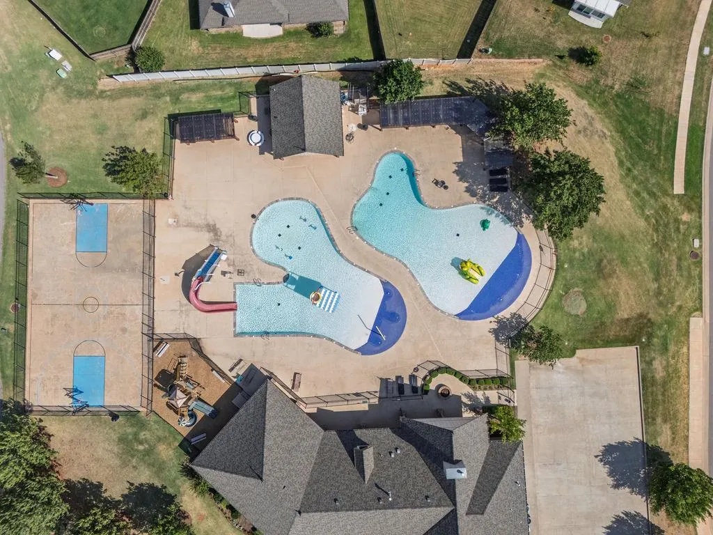 Photo 39 — 19033 Meadows Crossing Drive, Edmond, OK 73012