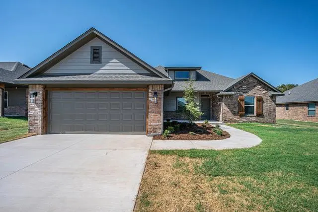 Front exterior — 2009 W Flintlock Way, Mustang, OK 73064