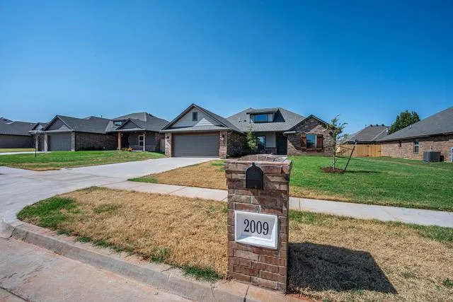 Photo 3 — 2009 W Flintlock Way, Mustang, OK 73064