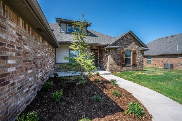 Photo 4 — 2009 W Flintlock Way, Mustang, OK 73064