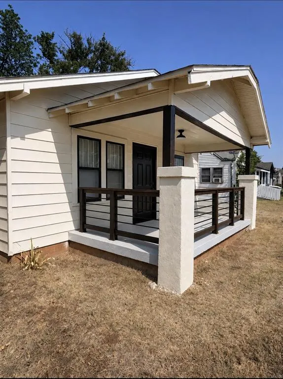Front exterior — 524 S 8th Street, Clinton, OK 73601